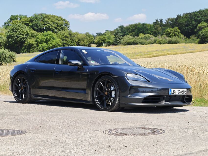 Porsche Taycan (2024)