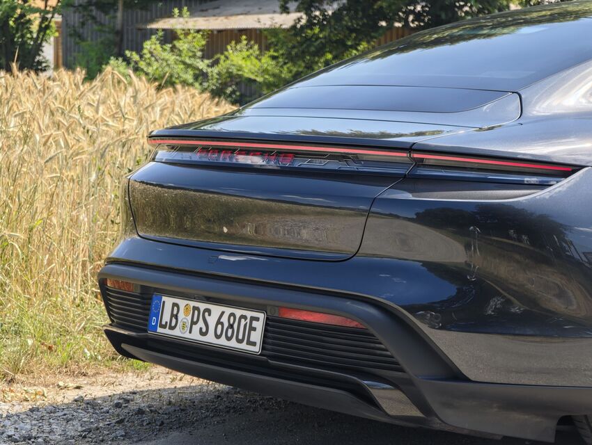 Porsche Taycan (2024)