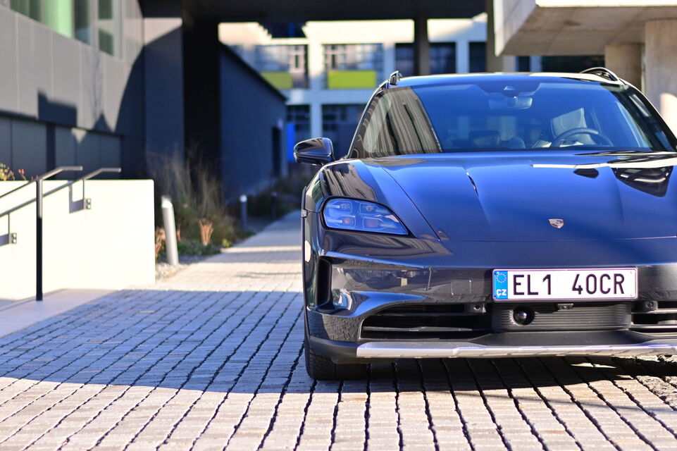 Porsche Taycan Cross Turismo (2024)