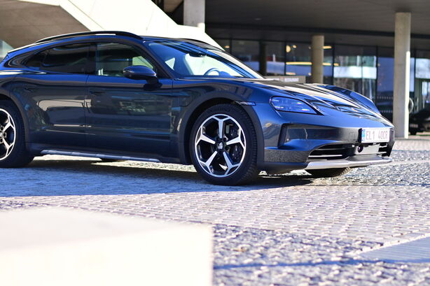 Porsche Taycan Cross Turismo (2024)