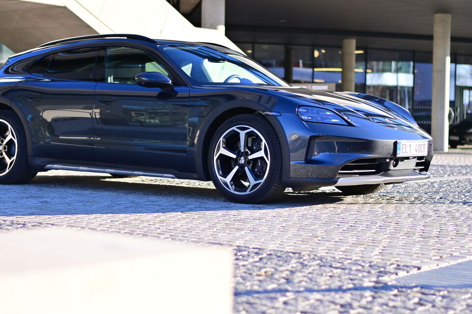 Porsche Taycan Cross Turismo (2024)