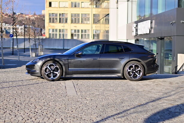 Porsche Taycan Cross Turismo (2024)