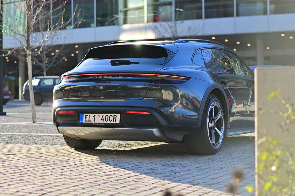 Porsche Taycan Cross Turismo (2024)