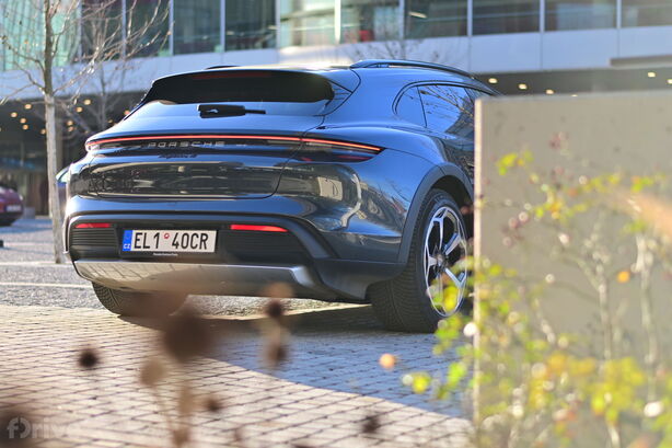 Porsche Taycan Cross Turismo (2024)