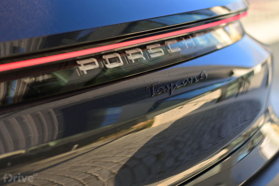 Porsche Taycan Cross Turismo (2024)