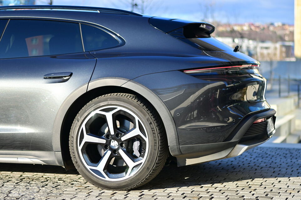 Porsche Taycan Cross Turismo (2024)