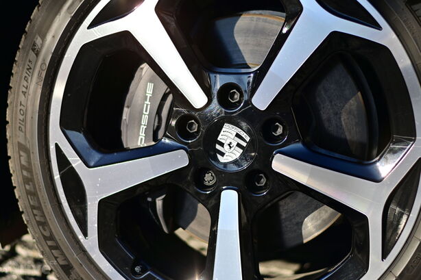 Porsche Taycan Cross Turismo (2024)