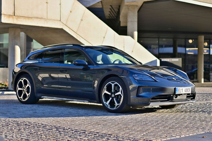 Porsche Taycan Cross Turismo (2024)