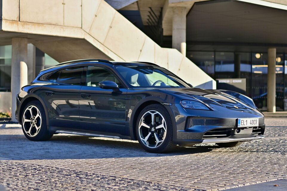 Porsche Taycan Cross Turismo (2024)