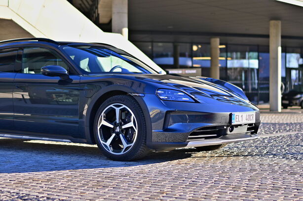 Porsche Taycan Cross Turismo (2024)