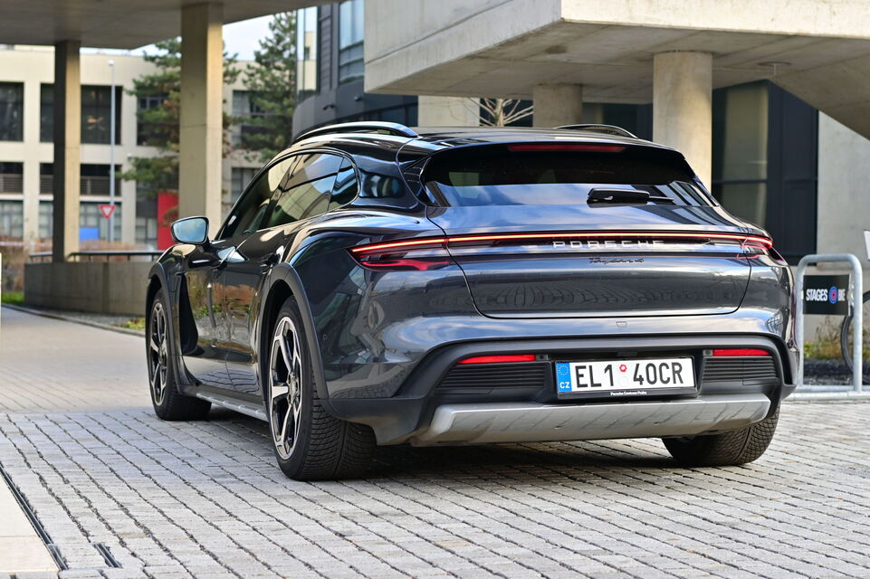 Porsche Taycan Cross Turismo (2024)