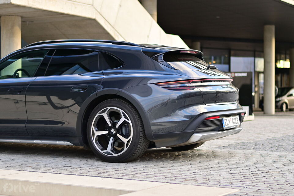 Porsche Taycan Cross Turismo (2024)