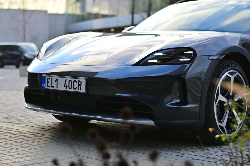 Porsche Taycan Cross Turismo (2024)