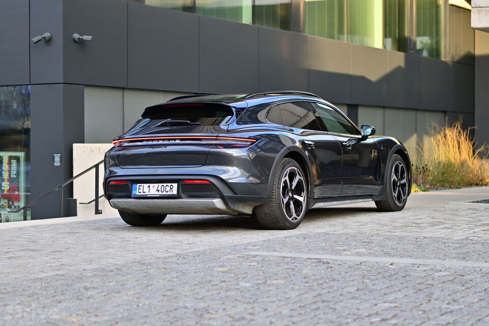 Porsche Taycan Cross Turismo (2024)