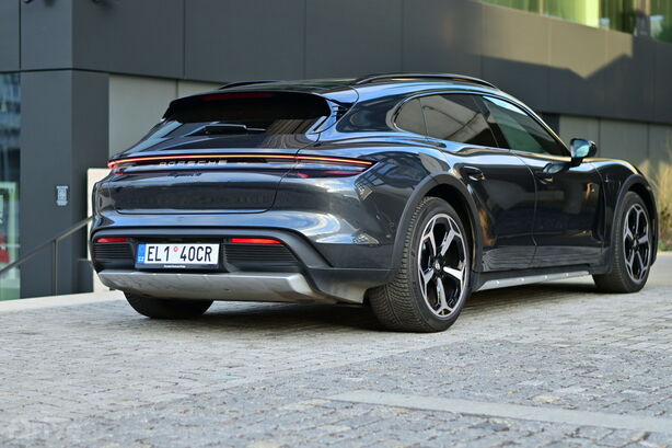 Porsche Taycan Cross Turismo (2024)