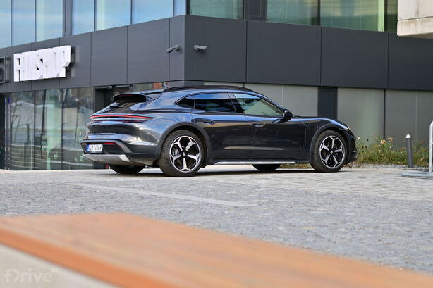 Porsche Taycan Cross Turismo (2024)