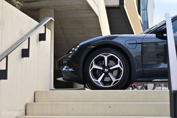 Porsche Taycan Cross Turismo (2024)