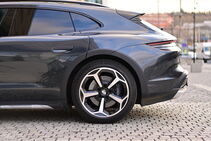 Porsche Taycan Cross Turismo (2024)