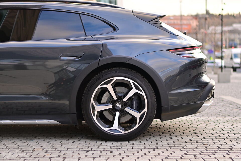 Porsche Taycan Cross Turismo (2024)