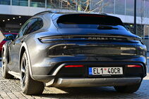 Porsche Taycan Cross Turismo (2024)