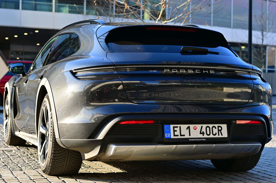 Porsche Taycan Cross Turismo (2024)