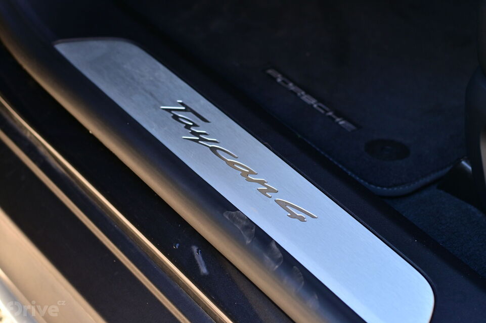 Porsche Taycan Cross Turismo (2024)