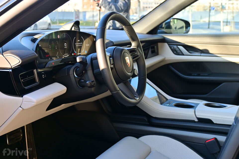 Porsche Taycan Cross Turismo (2024)