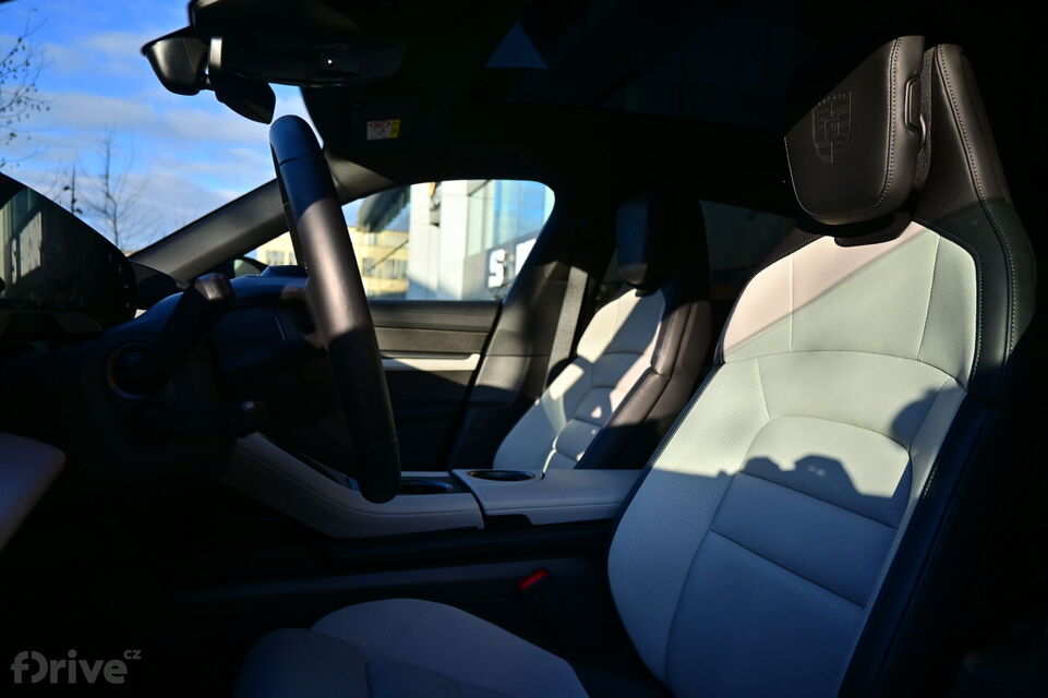 Porsche Taycan Cross Turismo (2024)