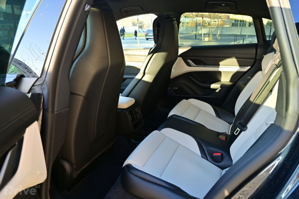 Porsche Taycan Cross Turismo (2024)