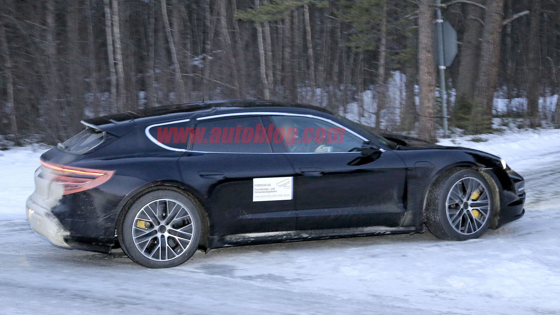 Porsche Taycan Cross Turismo