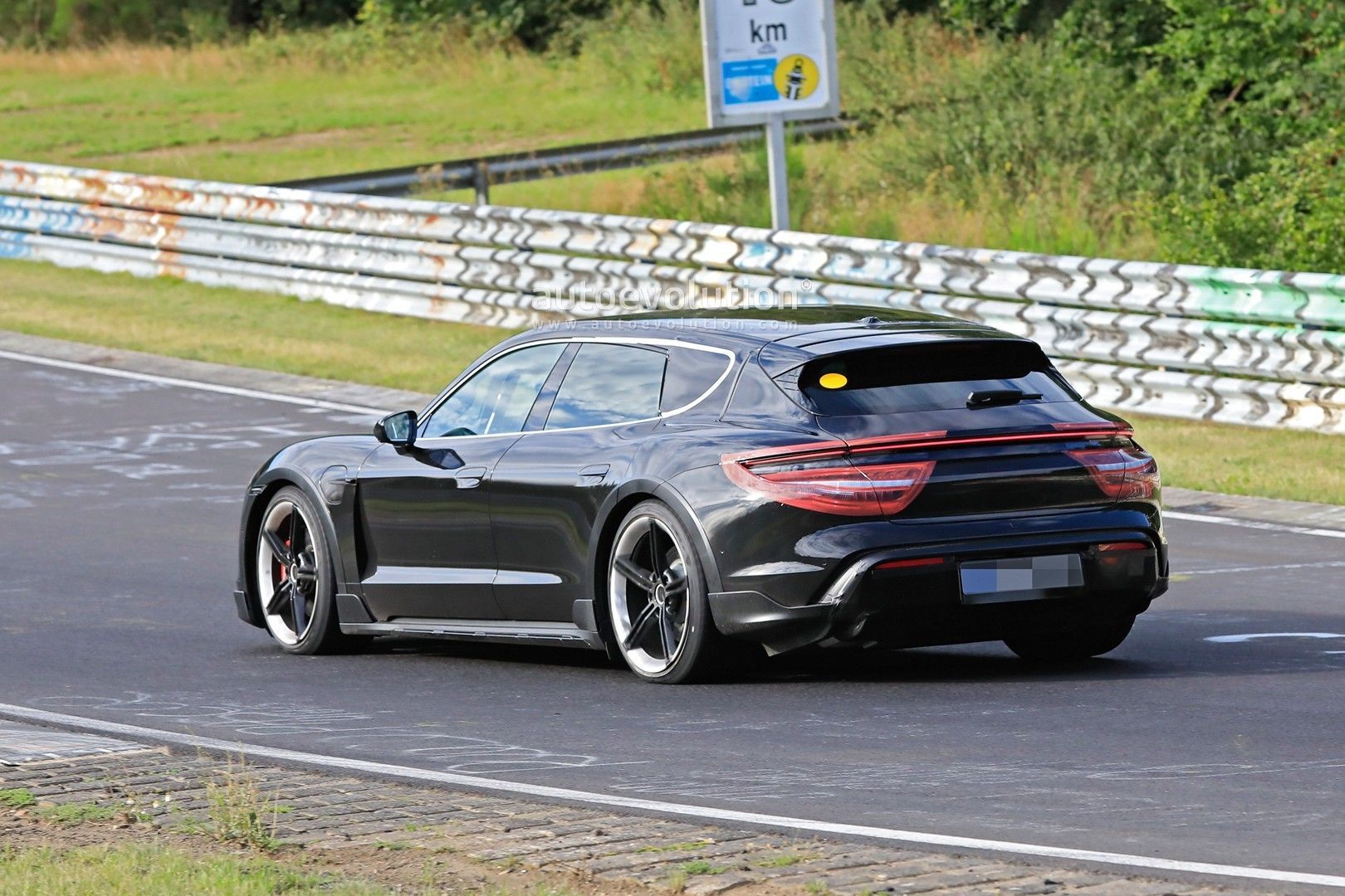 Porsche Taycan Cross Turismo