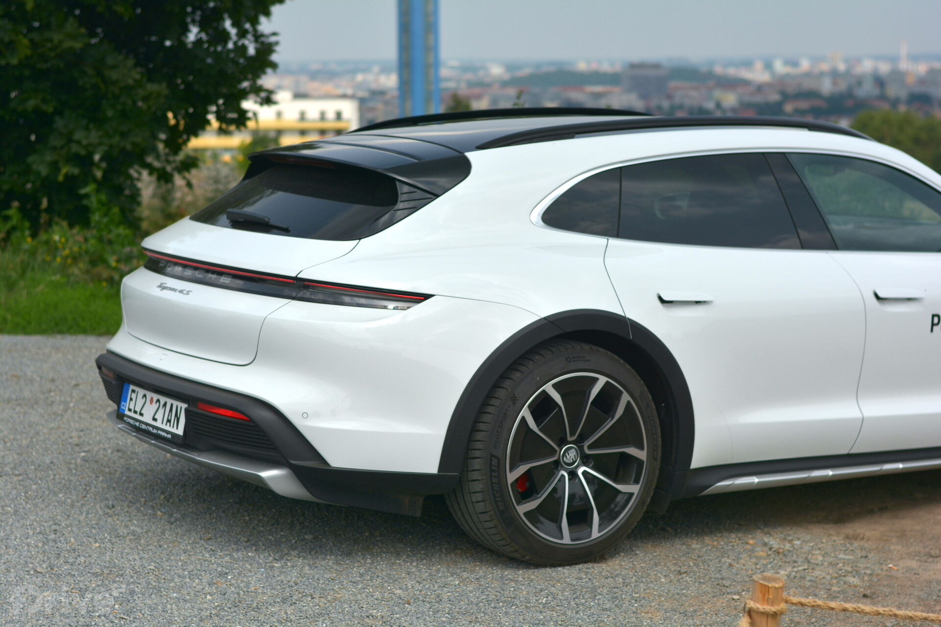 Porsche Taycan Cross Turismo