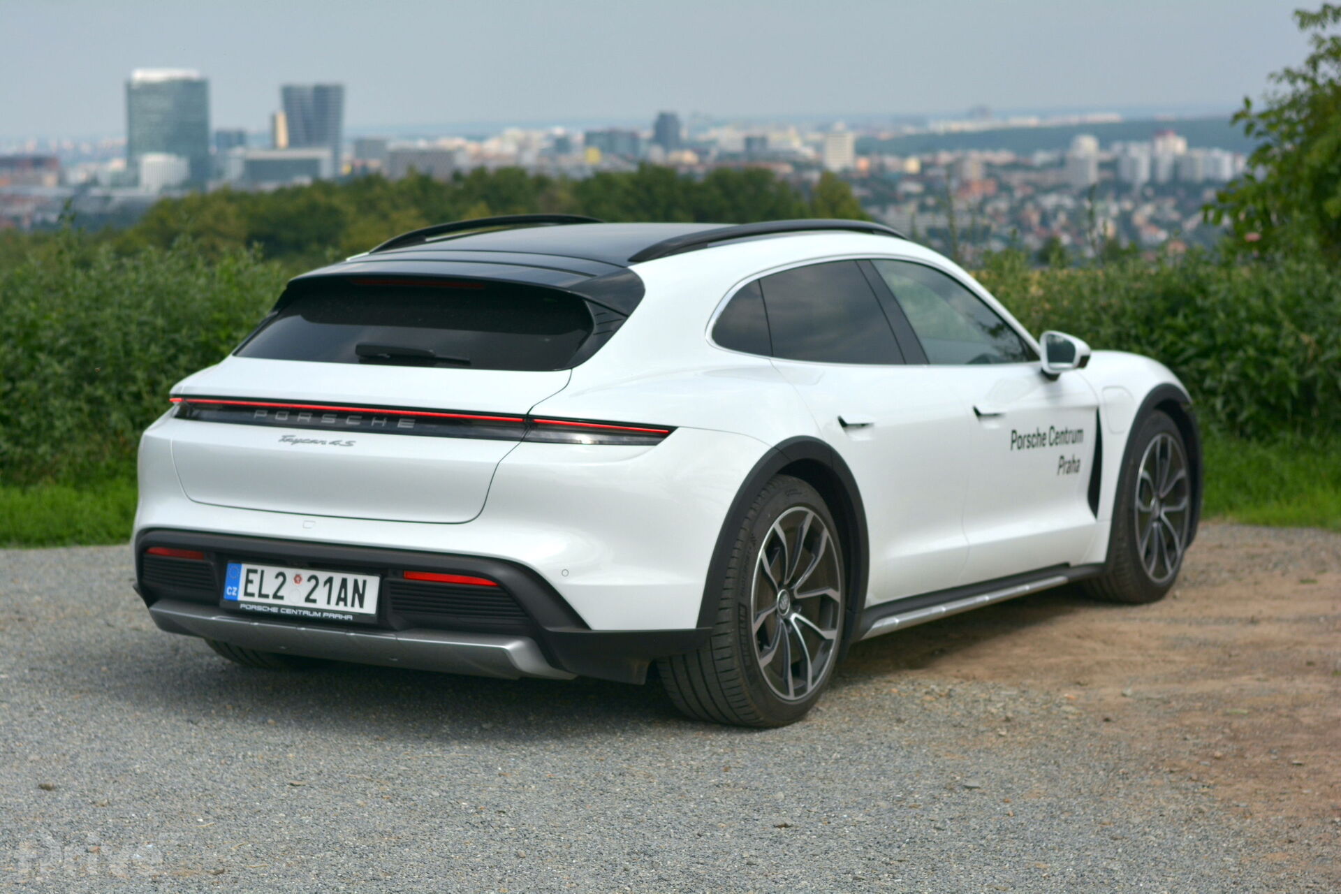 Porsche Taycan Cross Turismo