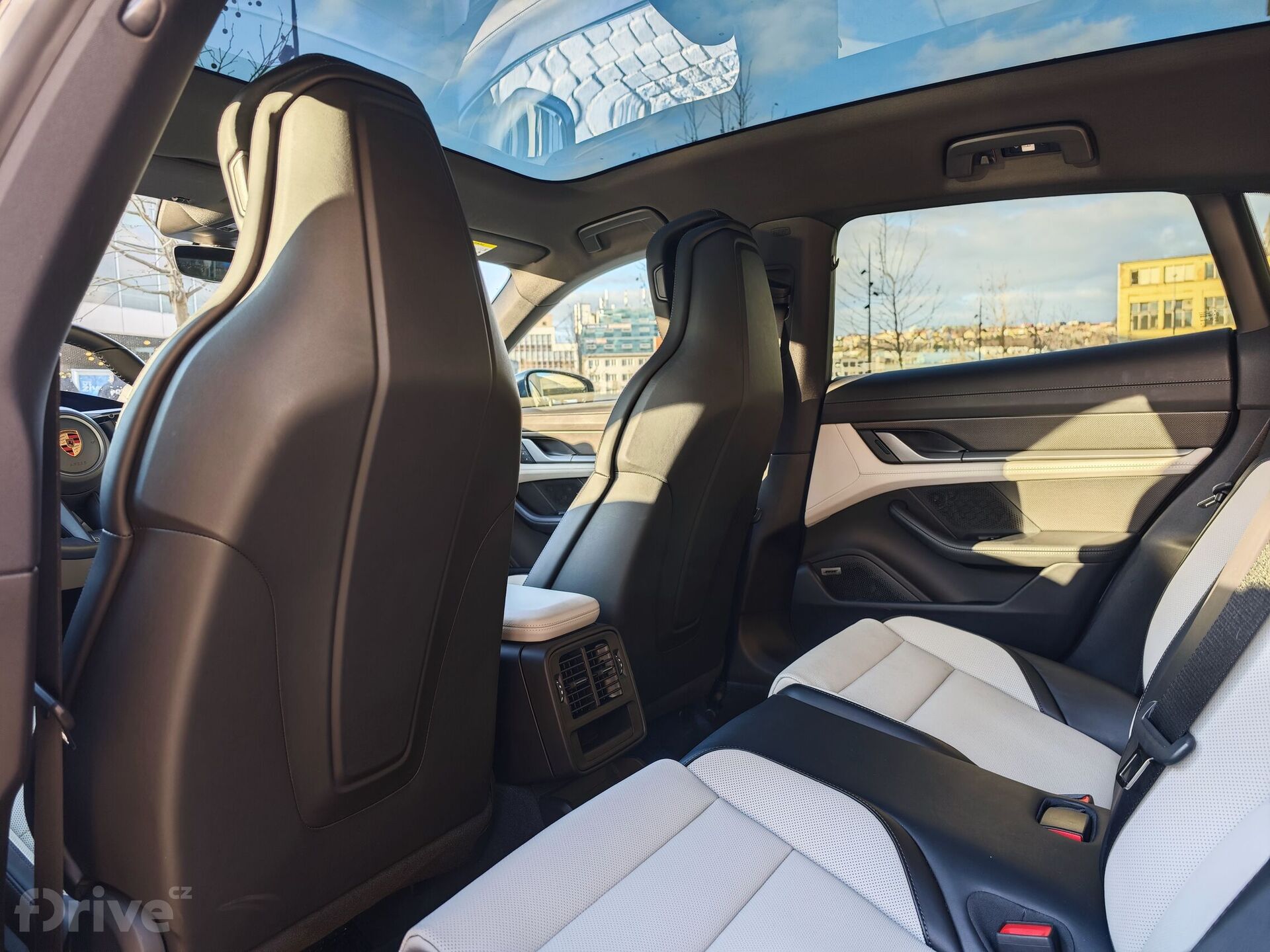 Porsche Taycan Sport Turismo (2024)