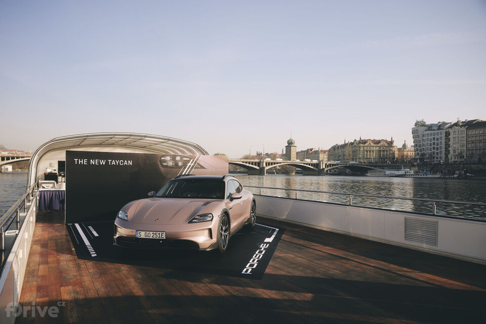 Porsche Taycan Sport Turismo (2024)