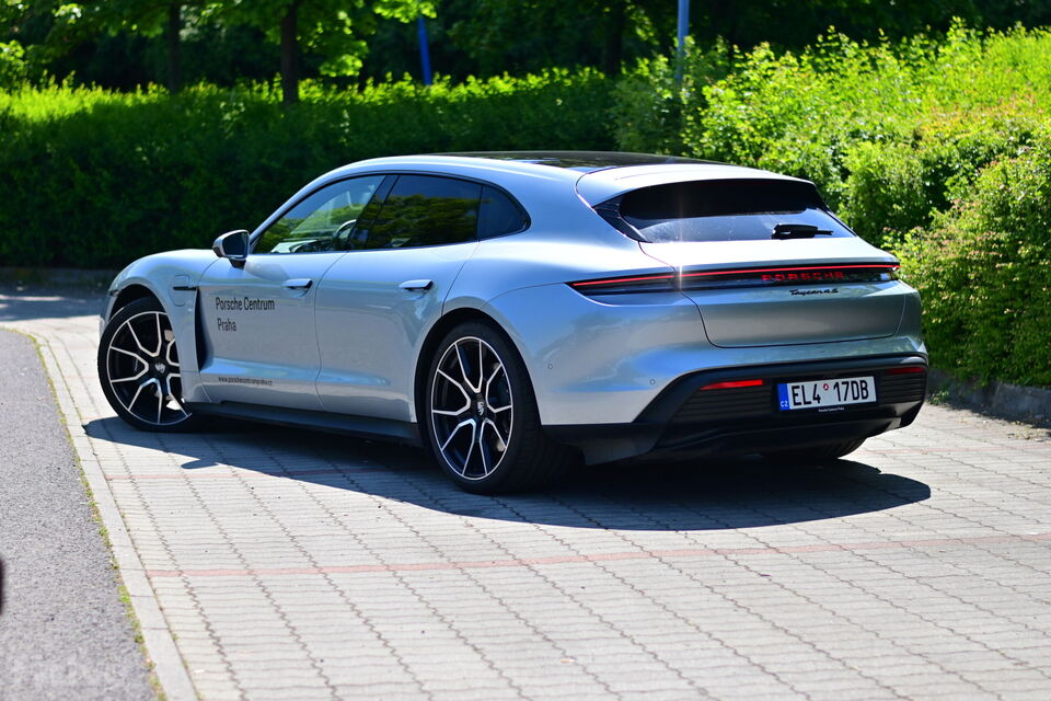 Porsche Taycan Sport Turismo (2024)