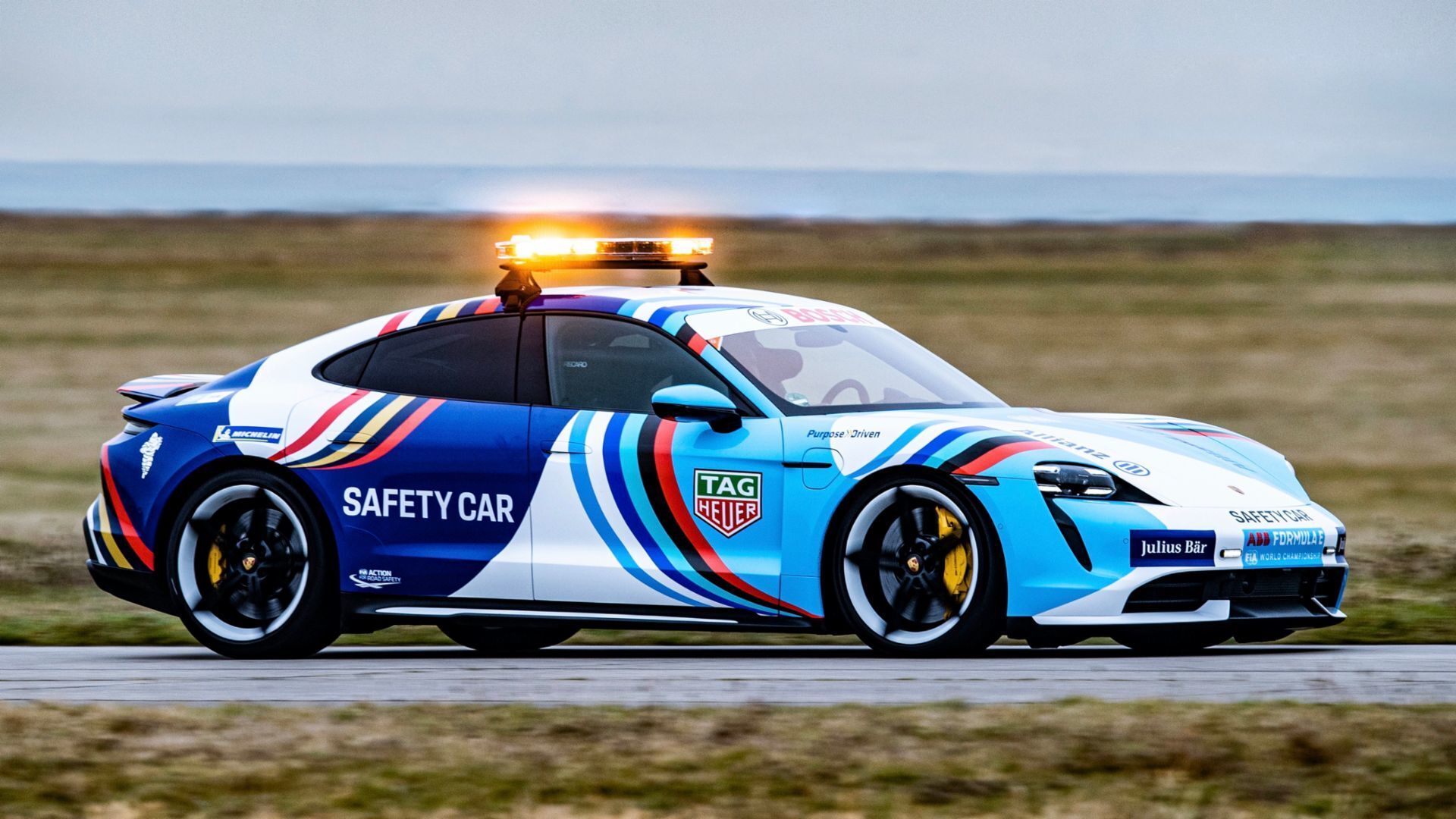 Porsche Taycan Turbo S - nový safety car Formule E