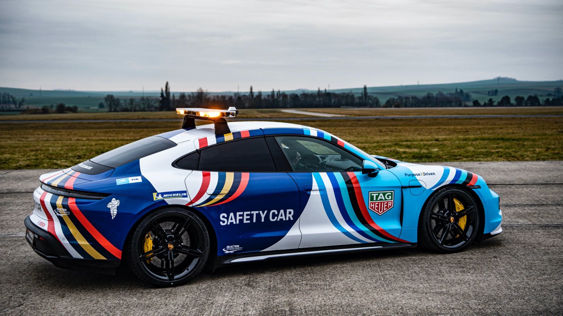 Porsche Taycan Turbo S - nový safety car Formule E