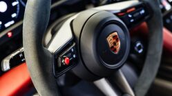 Porsche Taycan Turbo S - nový safety car Formule E