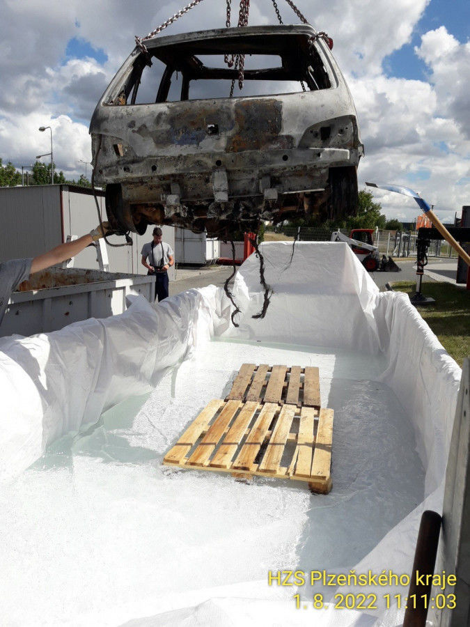 Požár elektromobilu Peugeot 106 Electric