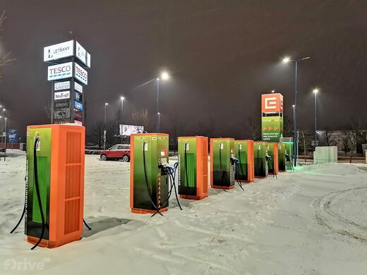 Praha 18 - Letňany, Veselská ul., venkovní parkoviště OC Letňany - Super Zoo