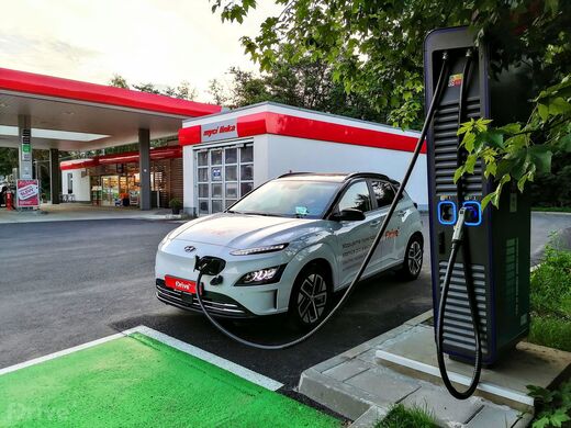 PRE, Chomutov, Černovická ul. (č.13 směr Karlovy Vary), čerpací stanice Benzina