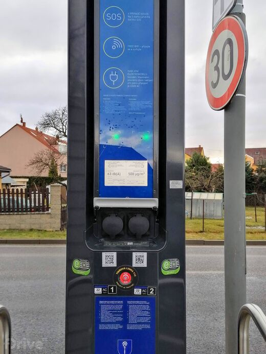 PRE, Praha - Šeberov, ul. K Hrnčířům, parkoviště u radnice, chytrá lampa SMIGHT
