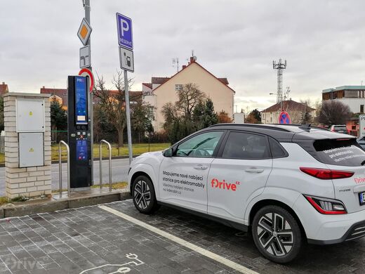 PRE, Praha - Šeberov, ul. K Hrnčířům, parkoviště u radnice, chytrá lampa SMIGHT