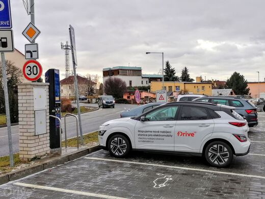 PRE, Praha - Šeberov, ul. K Hrnčířům, parkoviště u radnice, chytrá lampa SMIGHT
