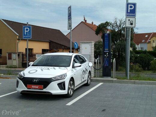 PRE, Praha  -Šeberov, ul. K Hrčířům, parkoviště u radnice