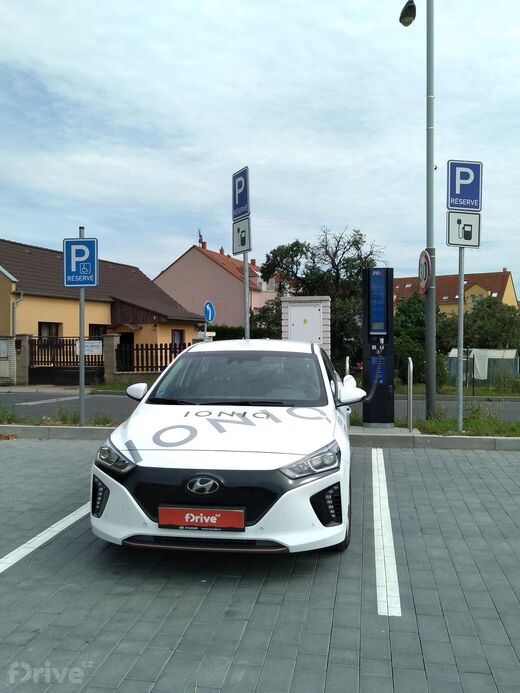 PRE, Praha  -Šeberov, ul. K Hrčířům, parkoviště u radnice