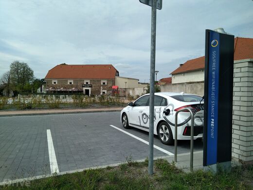 PRE, Praha  -Šeberov, ul. K Hrčířům, parkoviště u radnice