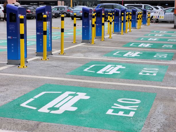 PRE, Praha 10 - Štěrboholy, Průmyslová ul., Outlet Fashion Arena Praha, AC stanice