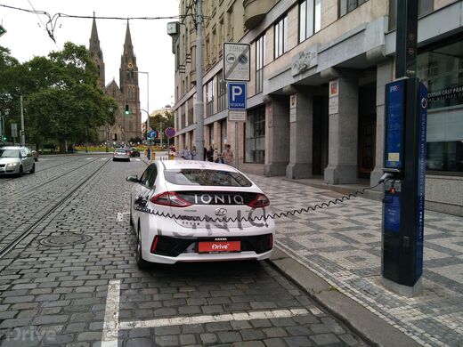 PRE, Praha 2 - Vinohrady, Jugoslávská ul., chytrá lampa SMIGHT